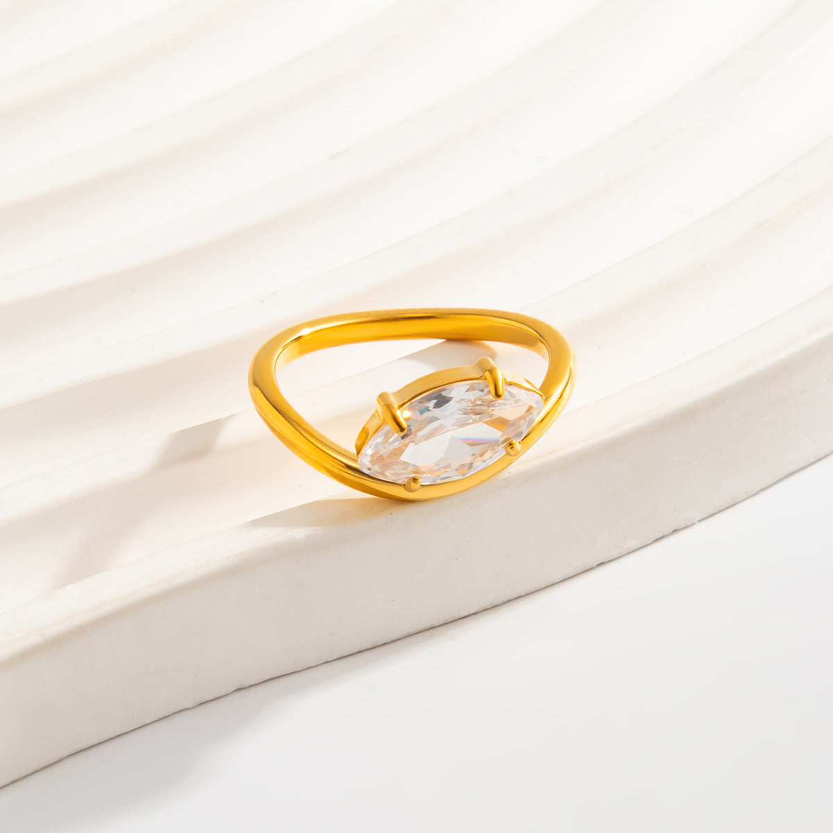 Planderful Vienna Verve Stainless Steel Zircon Horse Eye Ring For Modern Commuters