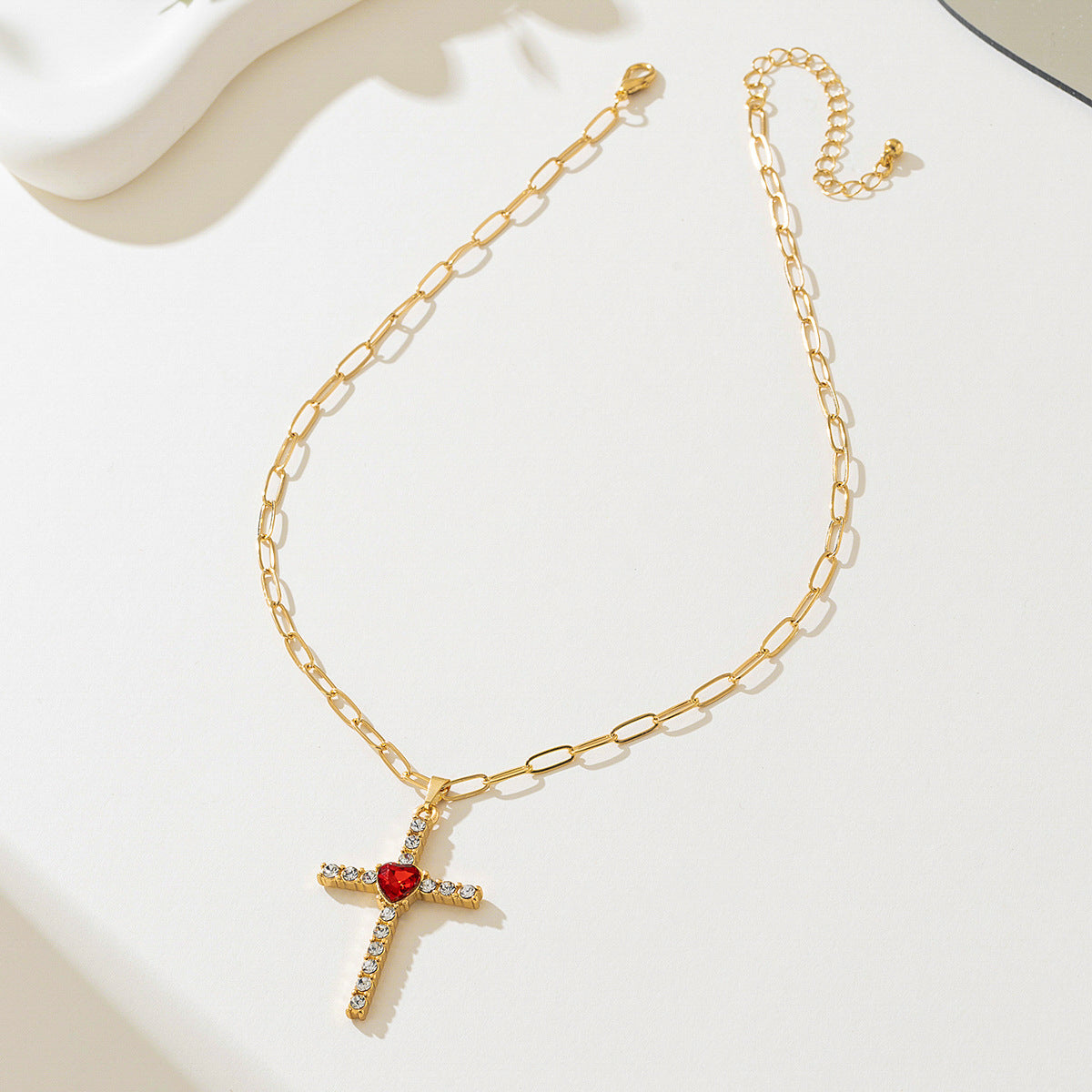 Planderful Vienna Verve Necklace – Fashionable Red Love Pendant