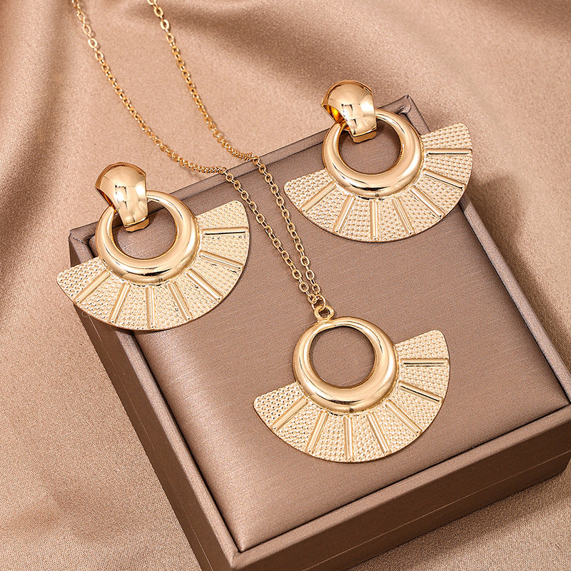Fan-Shaped Metal Geometric Jewelry Set with European and American Aesthetic