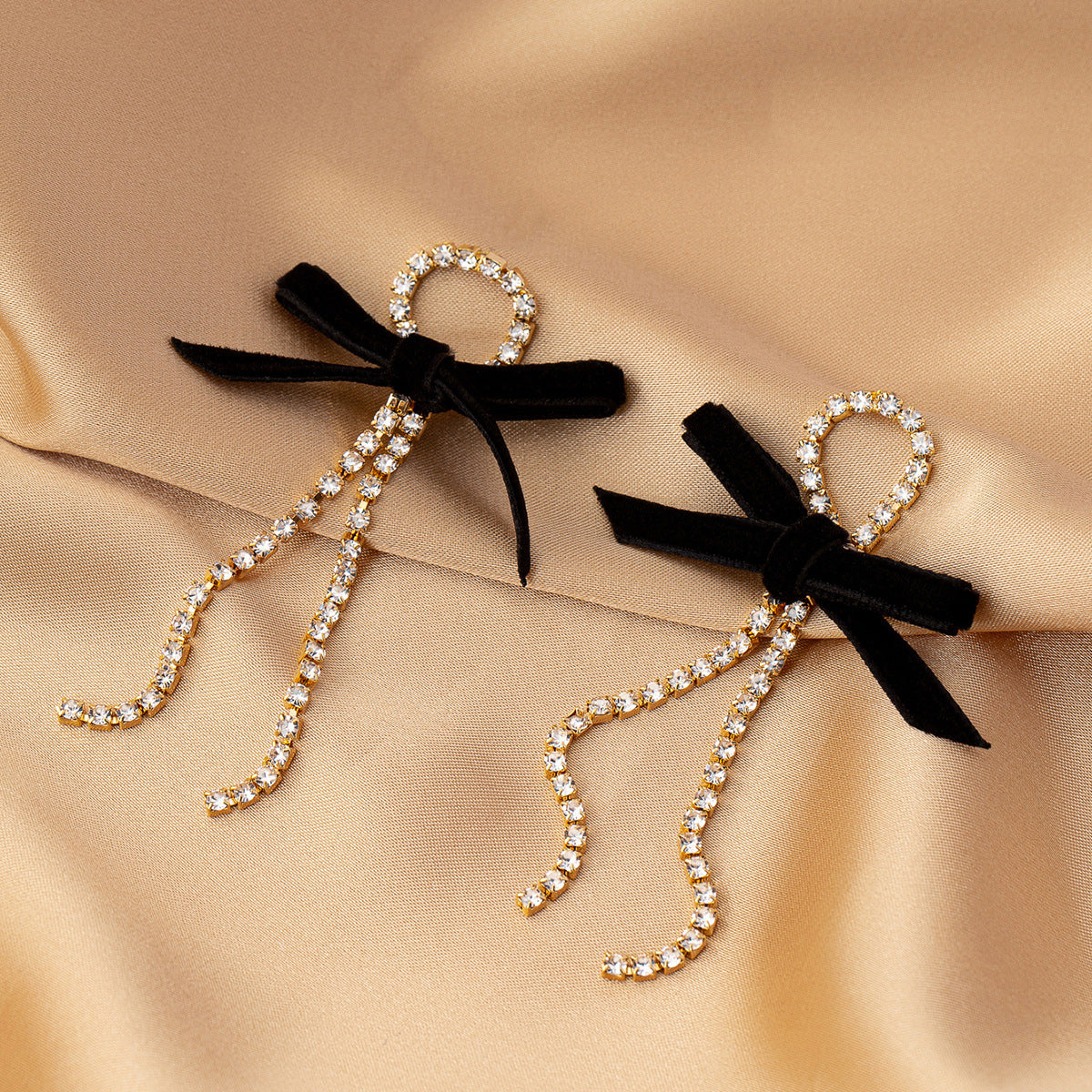 Planderful Vienna Verve Earrings – Elegant Rhinestone Bow Tassel Design