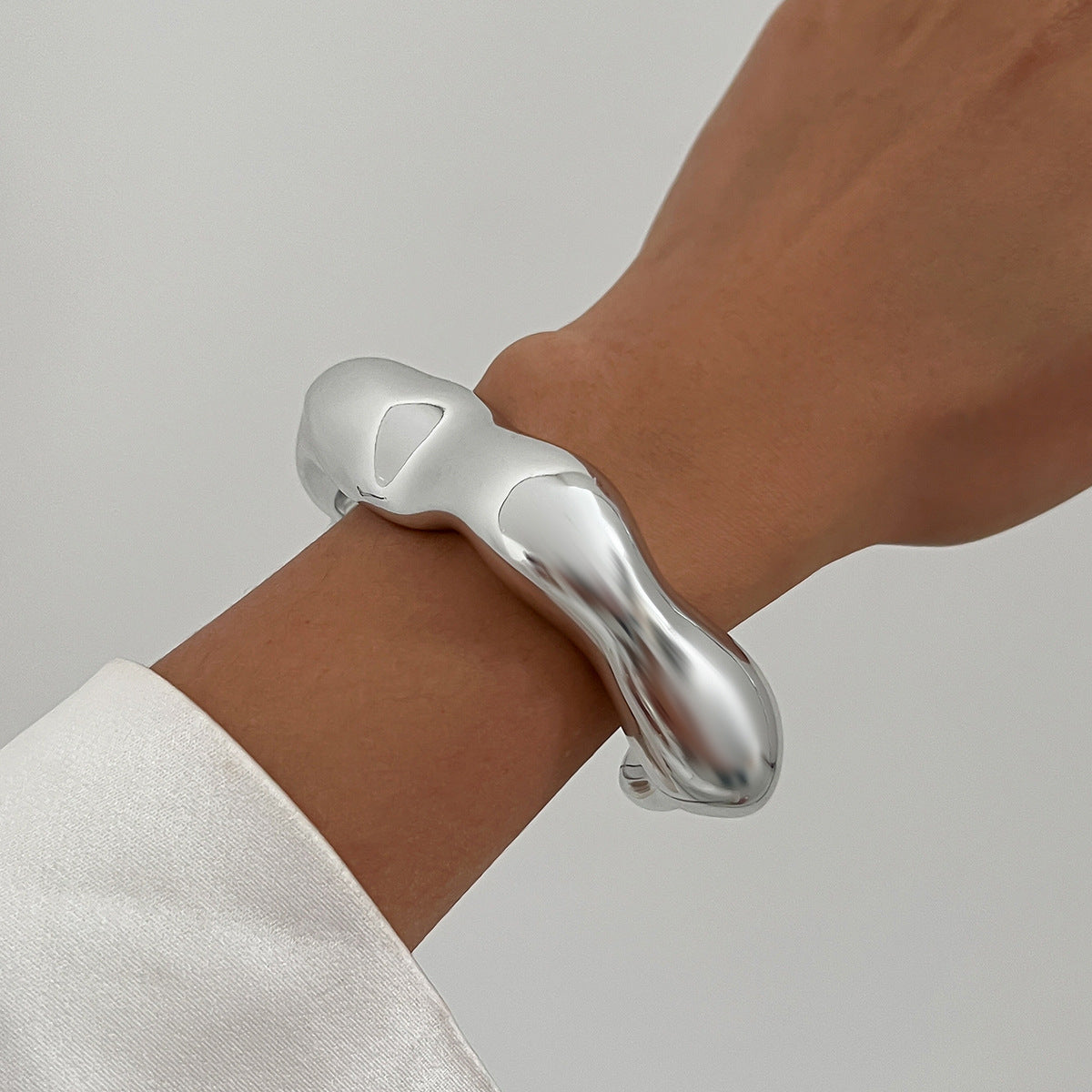 Planderful Vienna Verve Bracelet – Fashionable Geometric Design