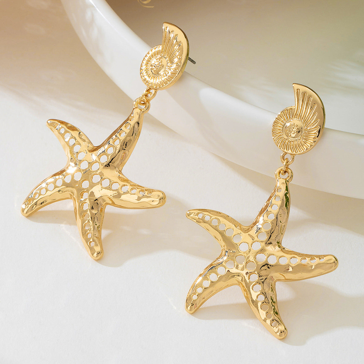 Planderful Vienna Verve Earrings – Fashionable Retro Metal Design