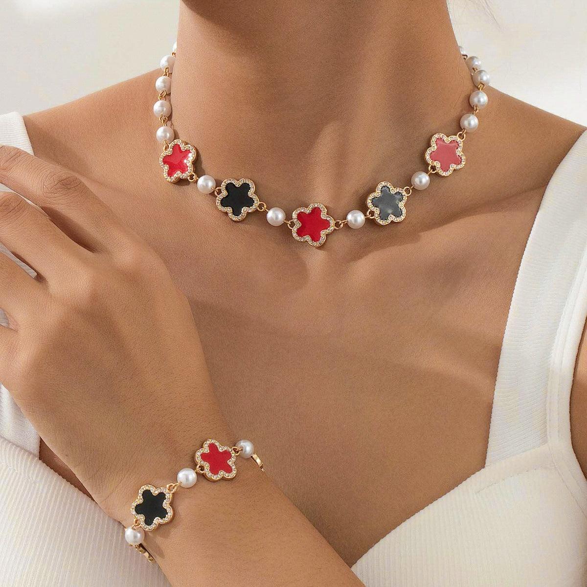 Fashionable Metal Five-Leaf Clover Jewelry Set for Women