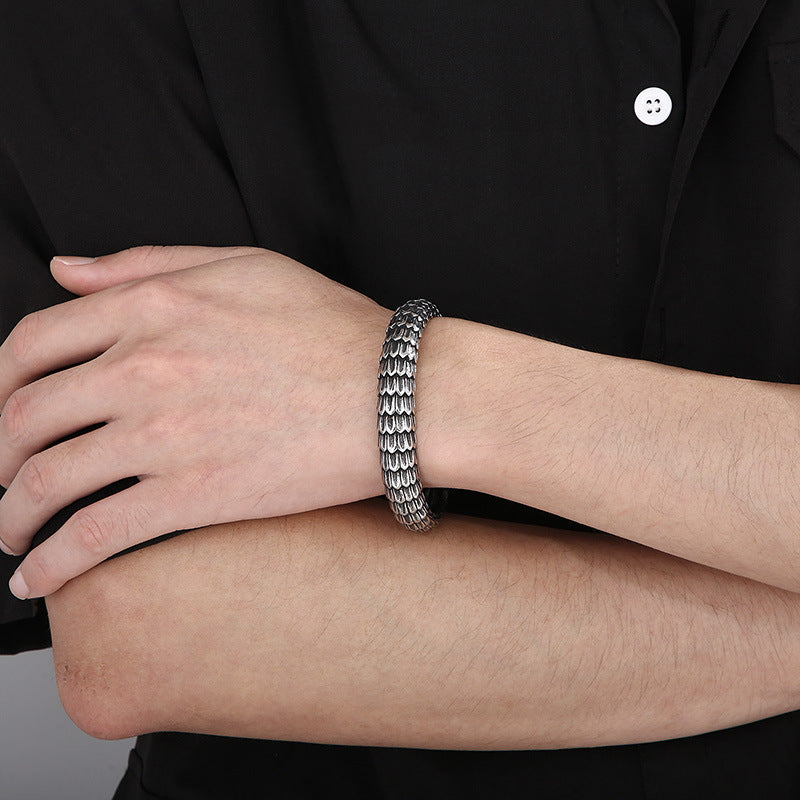 Design Smeared Twist – Punk Style Men's Titanium Steel Dragon Scale Bracelet Holiday