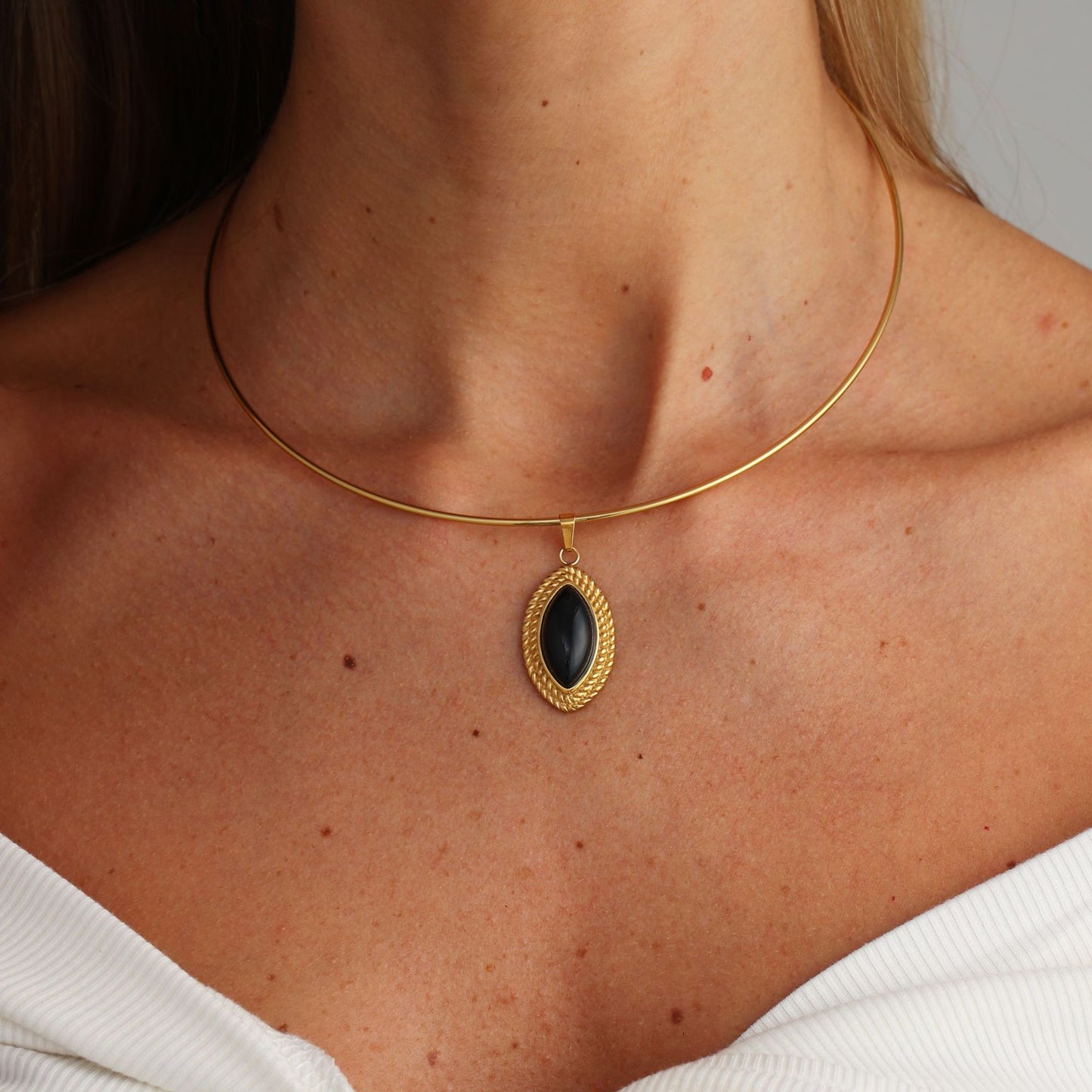 Retro Stainless Steel Cat'S Eye Black Stone Pendant Collar Twist Hemming Gem Necklace