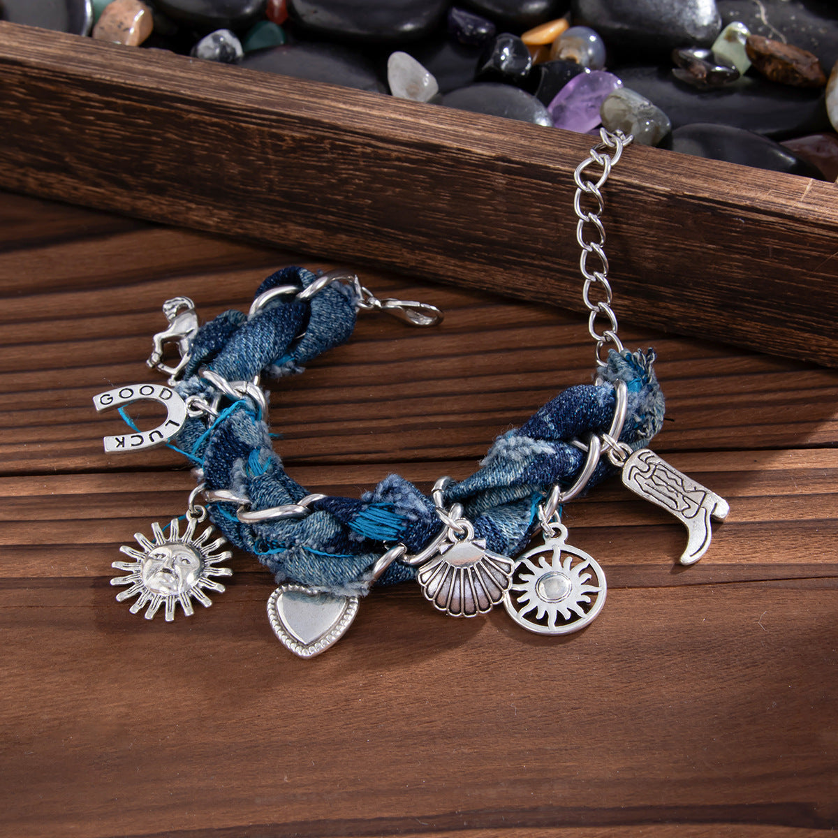 Planderful Vienna Verve Bracelet – Versatile Heart-Shaped Design