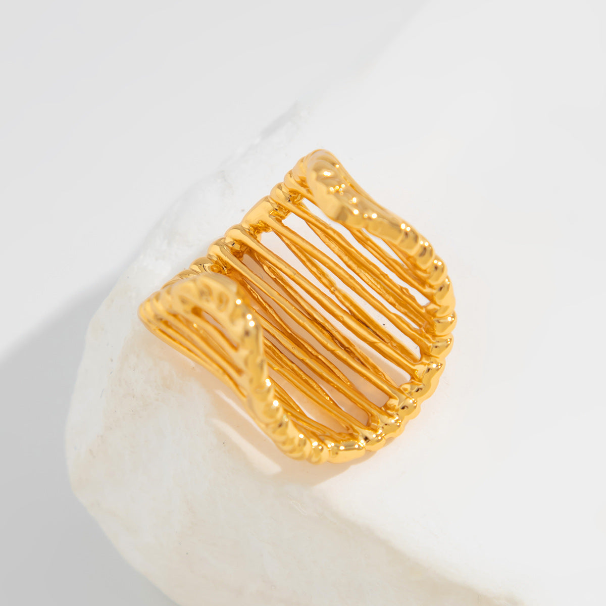 Planderful Vienna Verve Ring – Unique Lava Texture Design