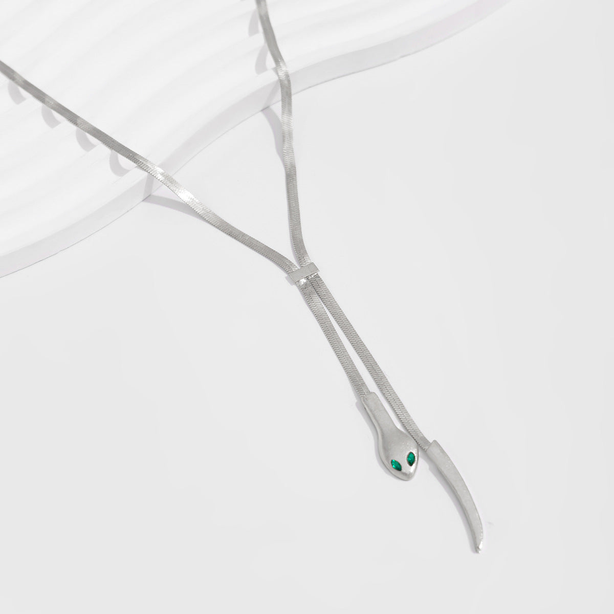 Planderful Vienna Verve Necklace – Versatile Snake-Shaped Design