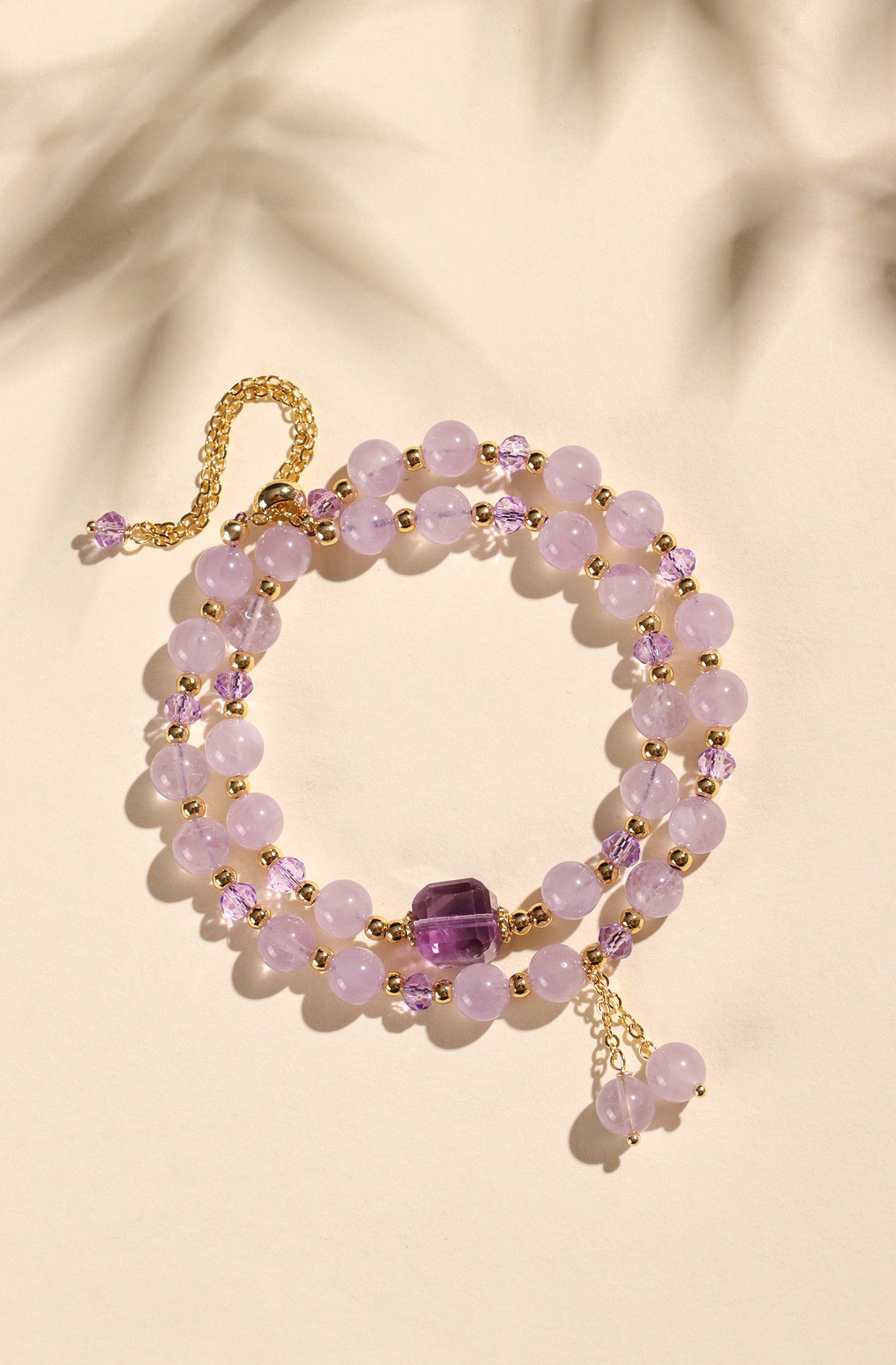 Planderful Fortune's Favor Crystal Beaded Bracelet – Fresh and Sweet Strawberry Design