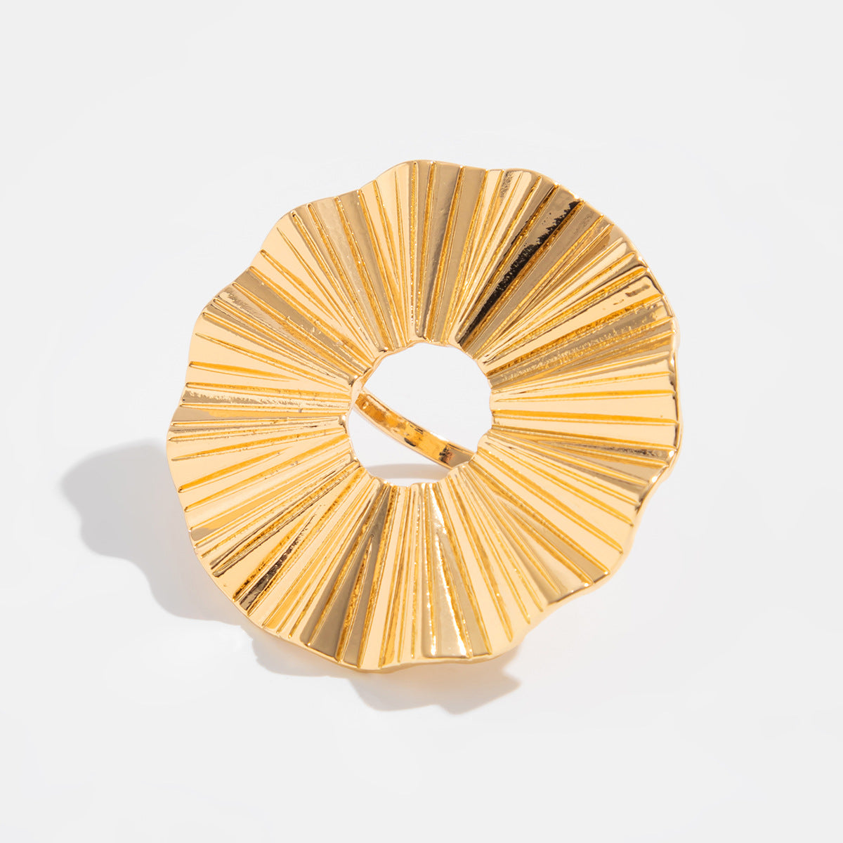 Planderful Vienna Verve Ring – Elegant Flower Design with Imitation Pearl