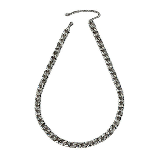 Luxurious Chain Necklace with a Hint of European Elegance