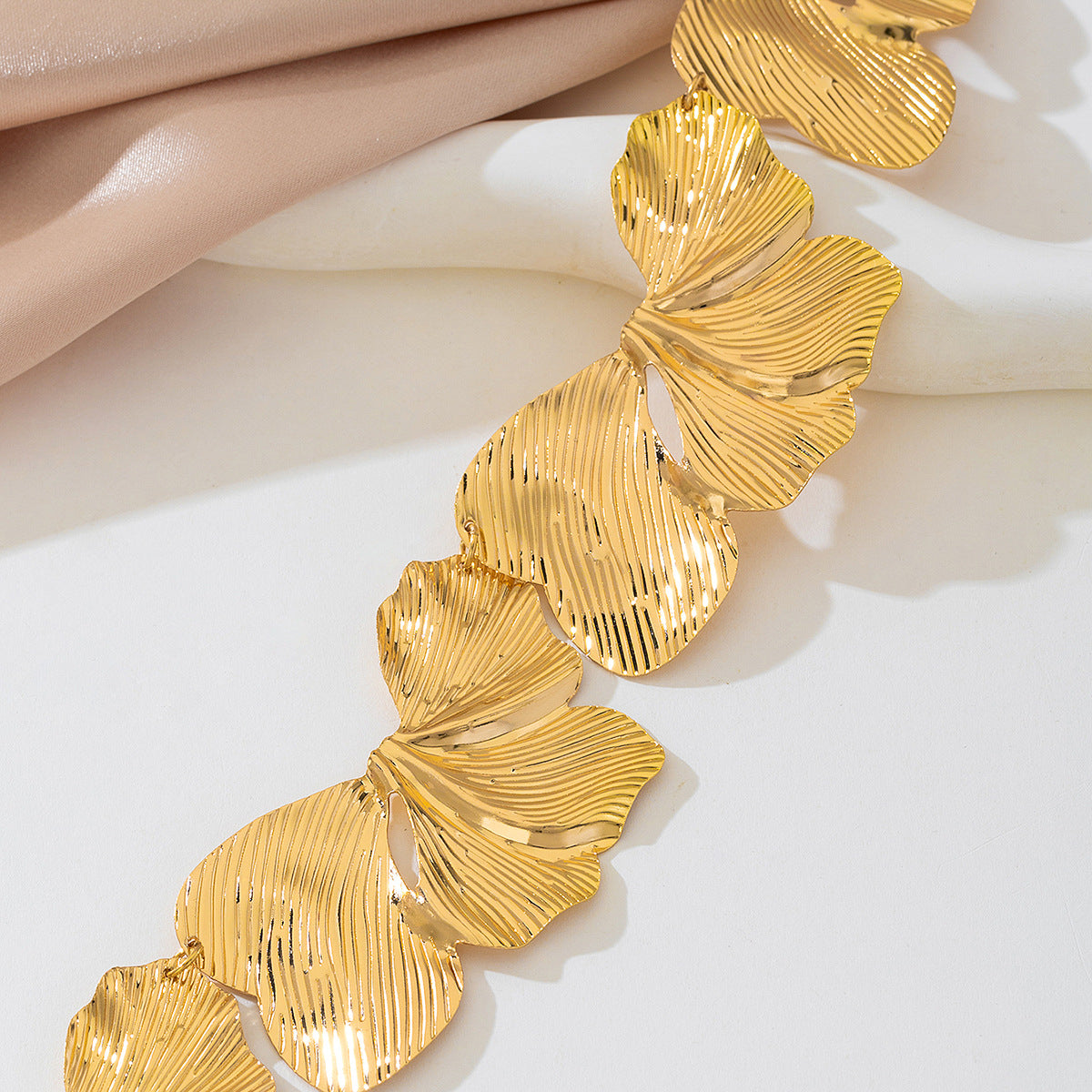 Planderful Vienna Verve Necklace – Exaggerated Fashion Metal Texture