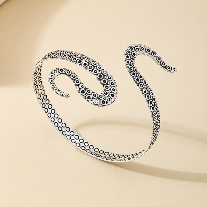 Planderful Vienna Verve Bracelet – Fashionable Metal Octopus Foot Design