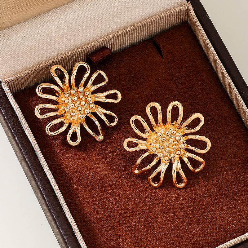 Planderful Vienna Verve Earrings – Stylish Metal Line Flower Design