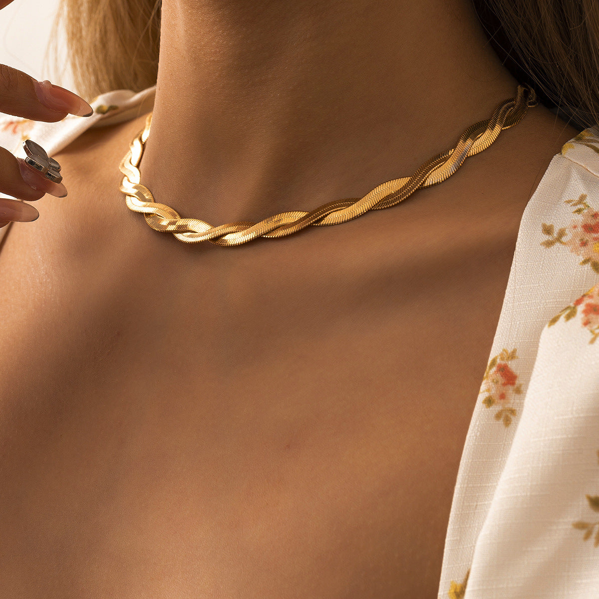 Planderful Vienna Verve Snake Bone Chain Necklace For Women Twist Weave Single Layer Clavicle Design Statement Jewelry