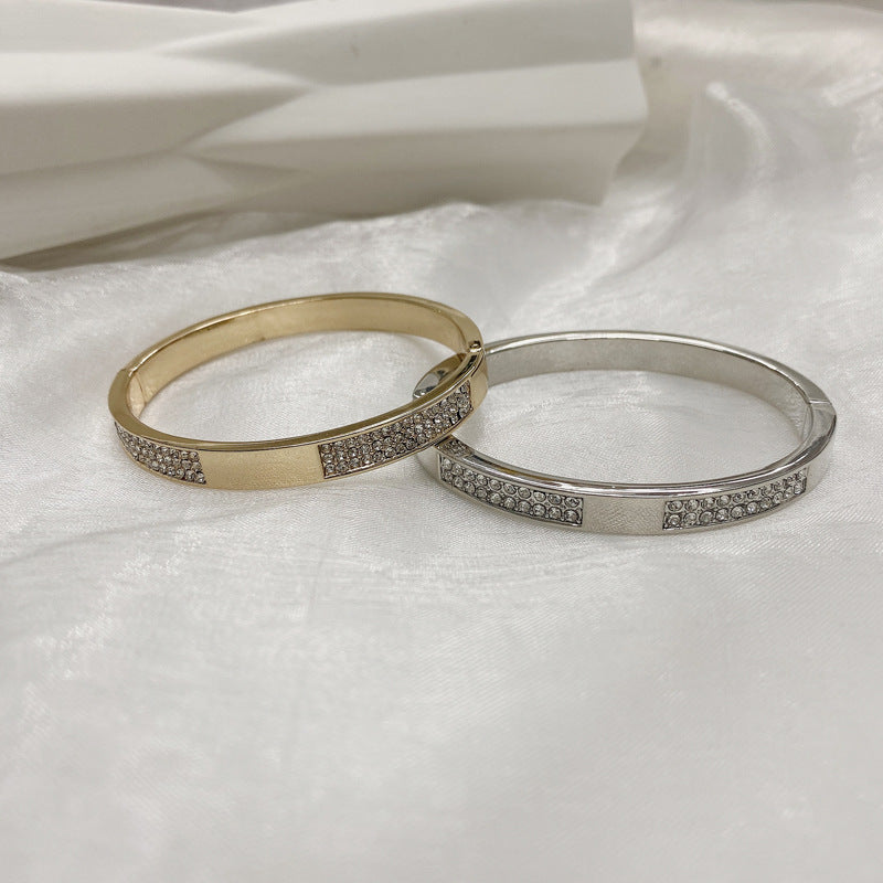 Sparkling Bracelet in Korean Style Handcrafted for Wholesale Market