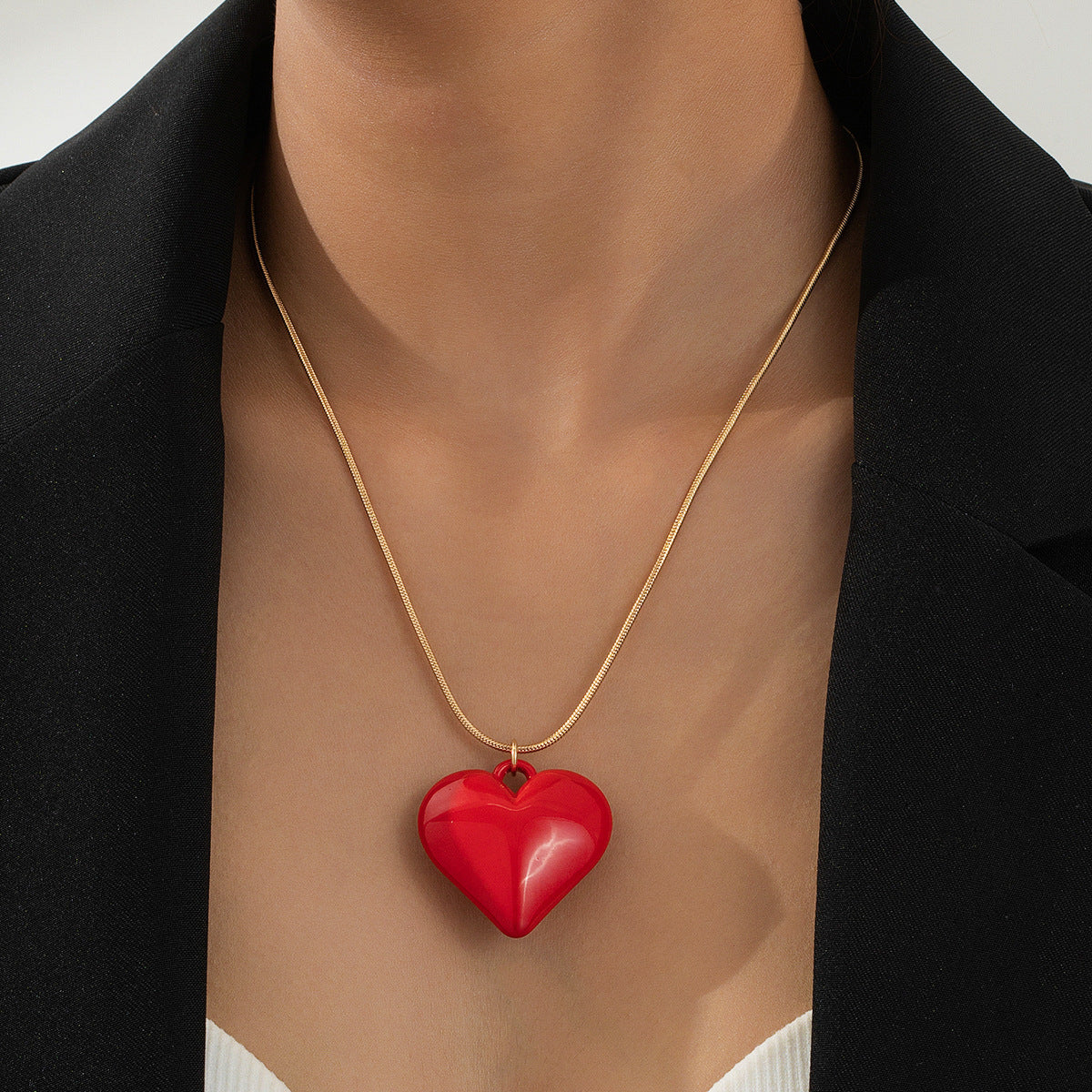 Planderful Vienna Verve Pendant Necklace – Versatile Retro Love Heart Design