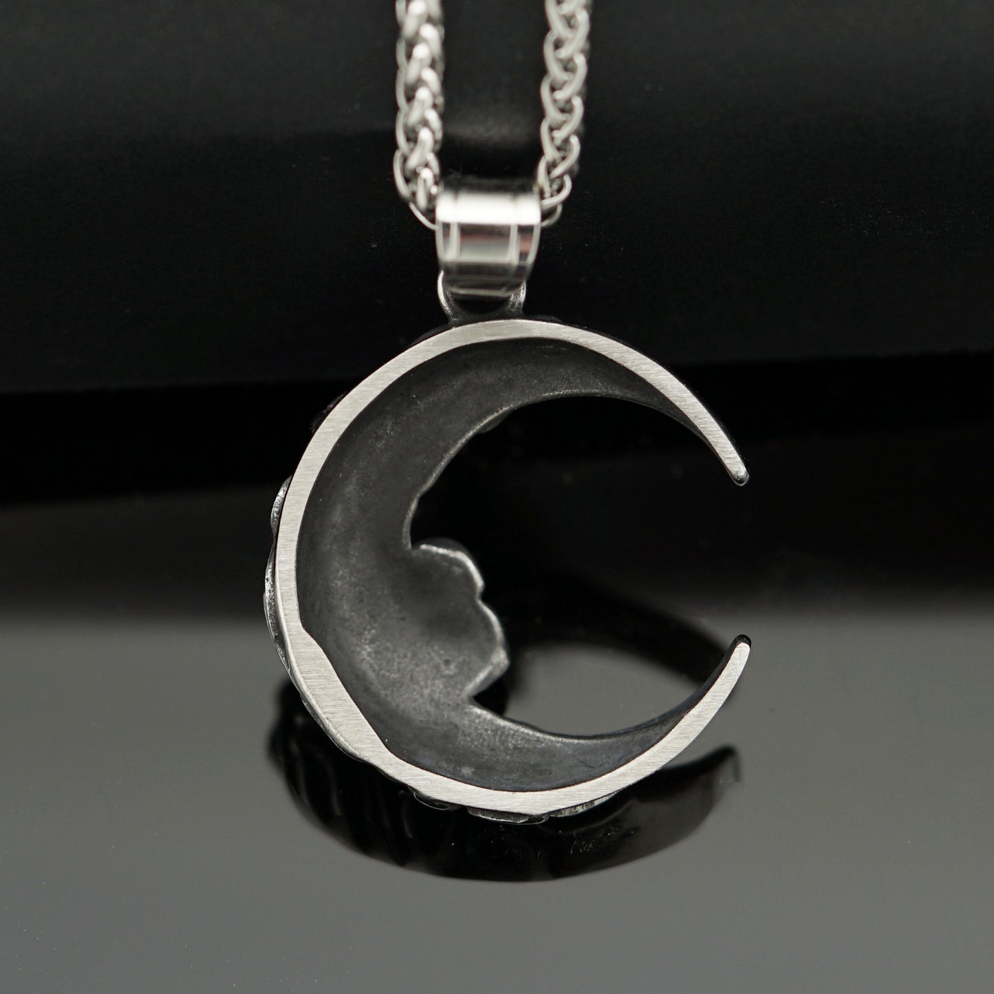 Steel Necklace – Vintage Moon Pendant Dark Moon Rose Titanium Steel Collarbone Chain For Couples