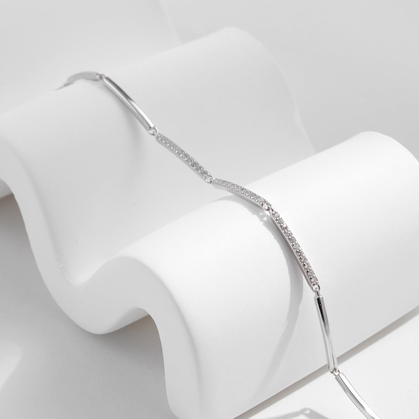 Planderful Everyday Genie Bracelet – Elegant Sterling Silver with Zircon Accents