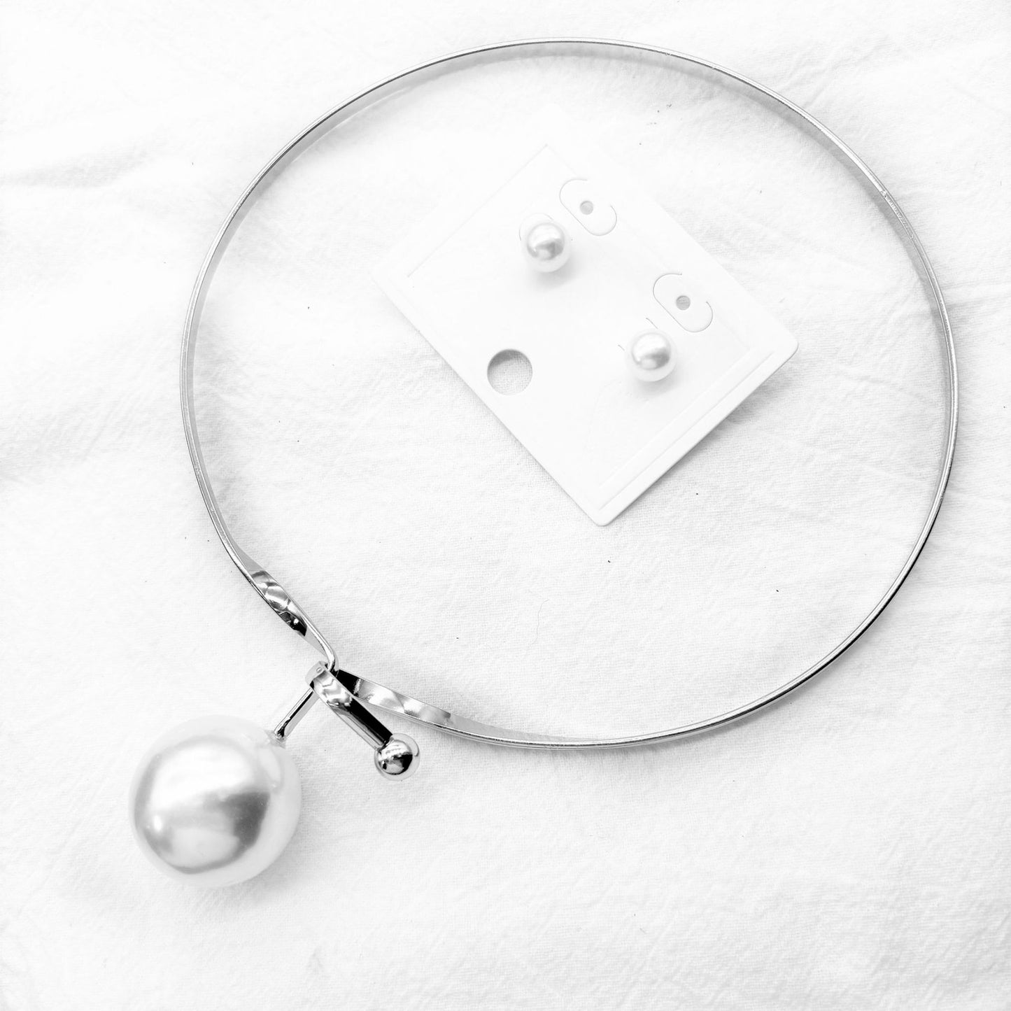 Planderful Savanna Rhythms Necklace – Elegant Imitation Pearl Design