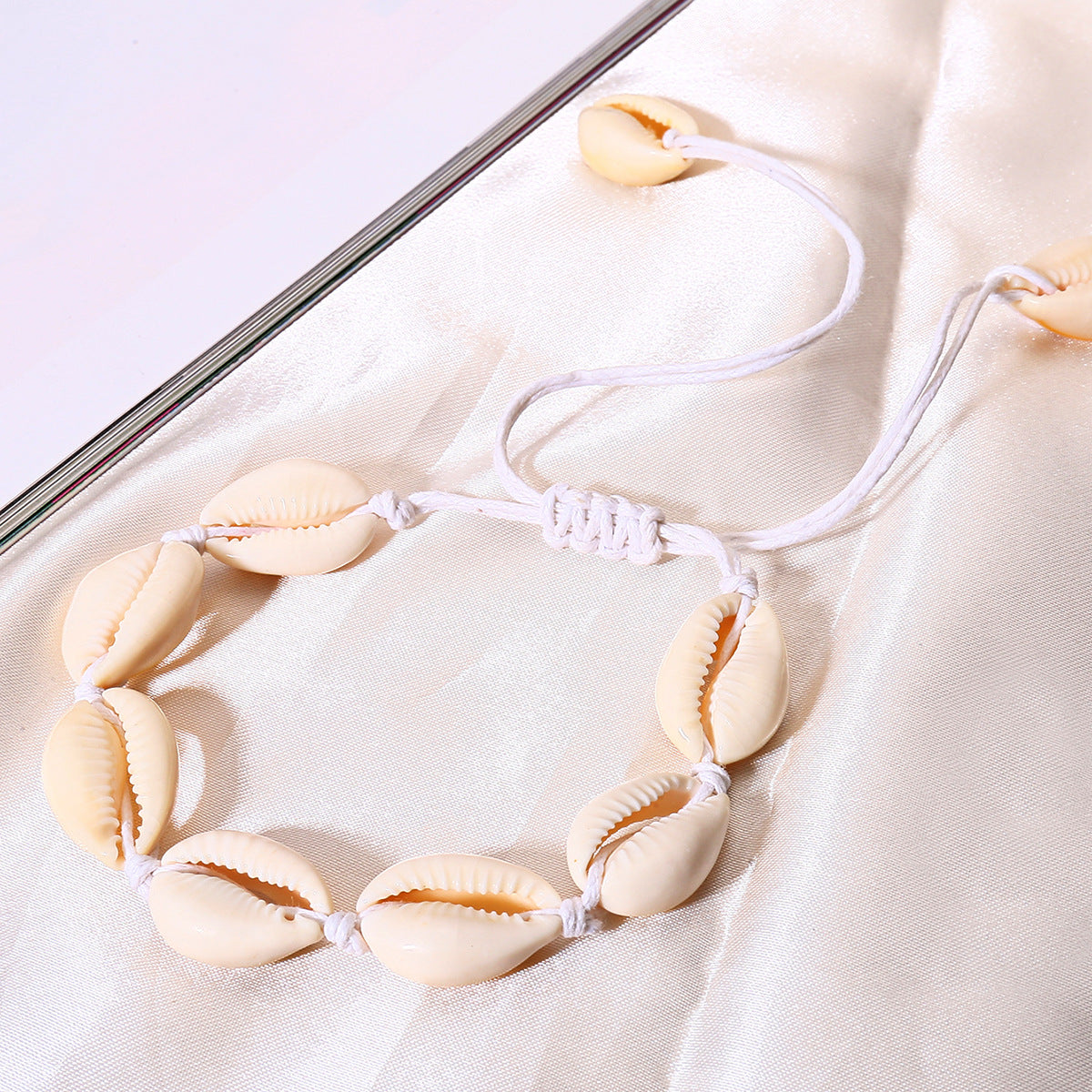 Planderful Vienna Verve Shell Pendant Bracelet For Women Adjustable Beach Woven Geometric Statement Jewelry