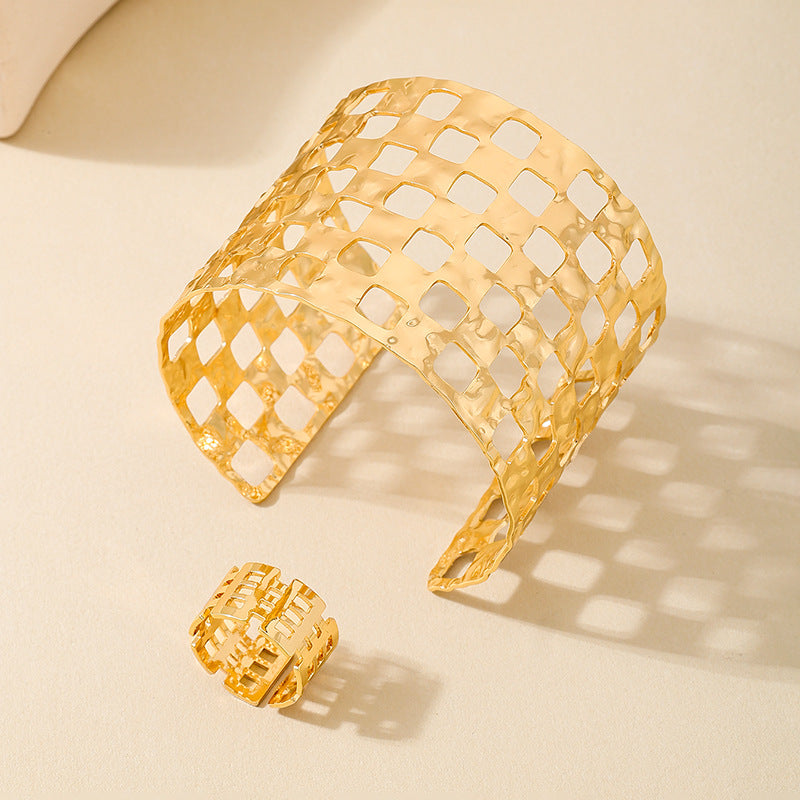 Fashionable Retro Checkerboard Bracelet Ring Set by Planderful