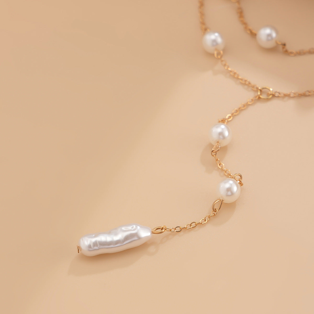 Planderful Vienna Verve Necklace – Elegant Y-Shaped Imitation Pearl Design