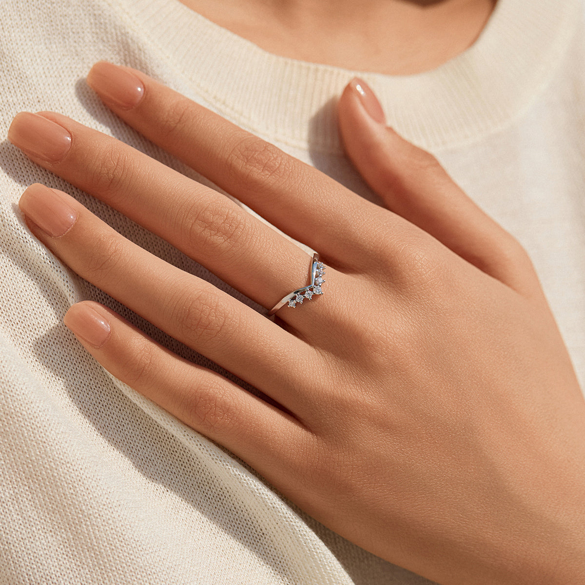 S925 Sterling Silver V-Shaped Crown Moissanite Ring