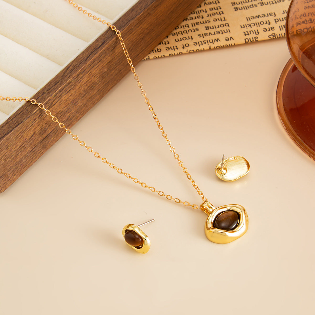 Tiger-Eye-Style Necklace & Earrings Set