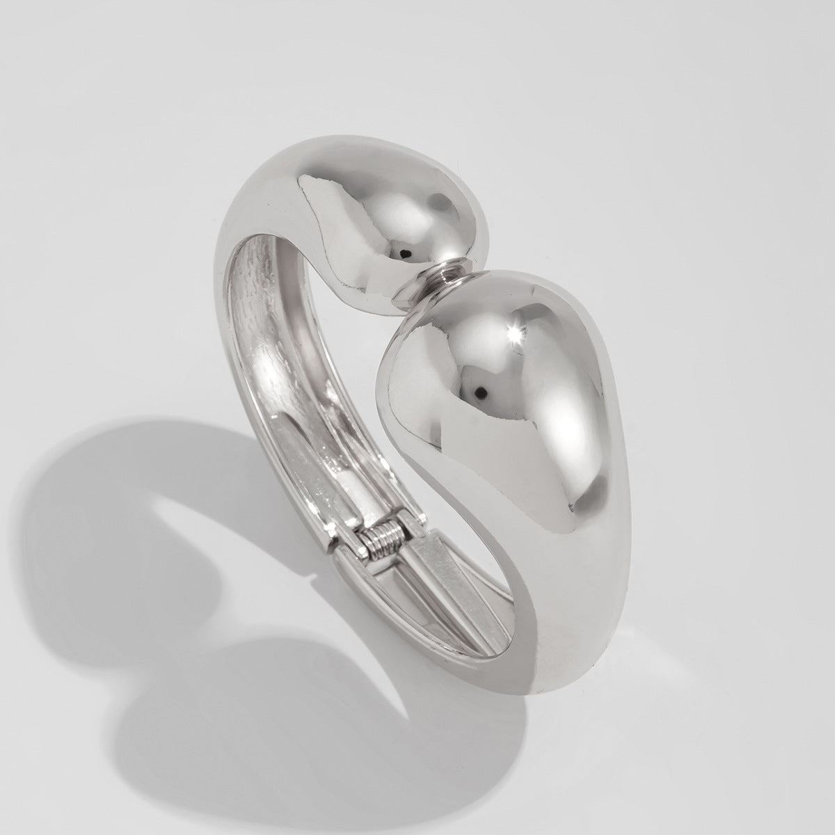 Planderful Vienna Verve Bracelet – Exaggerated Glossy Water Drop Design