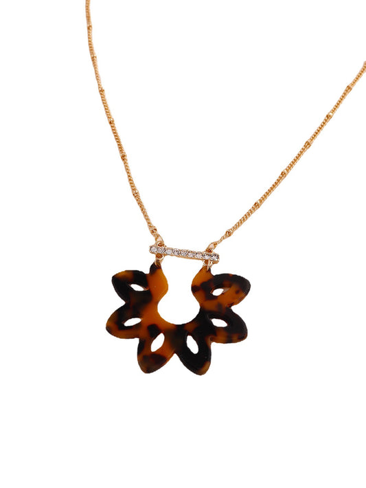 Floral Acrylic Pendant Necklace with European Influence for Women