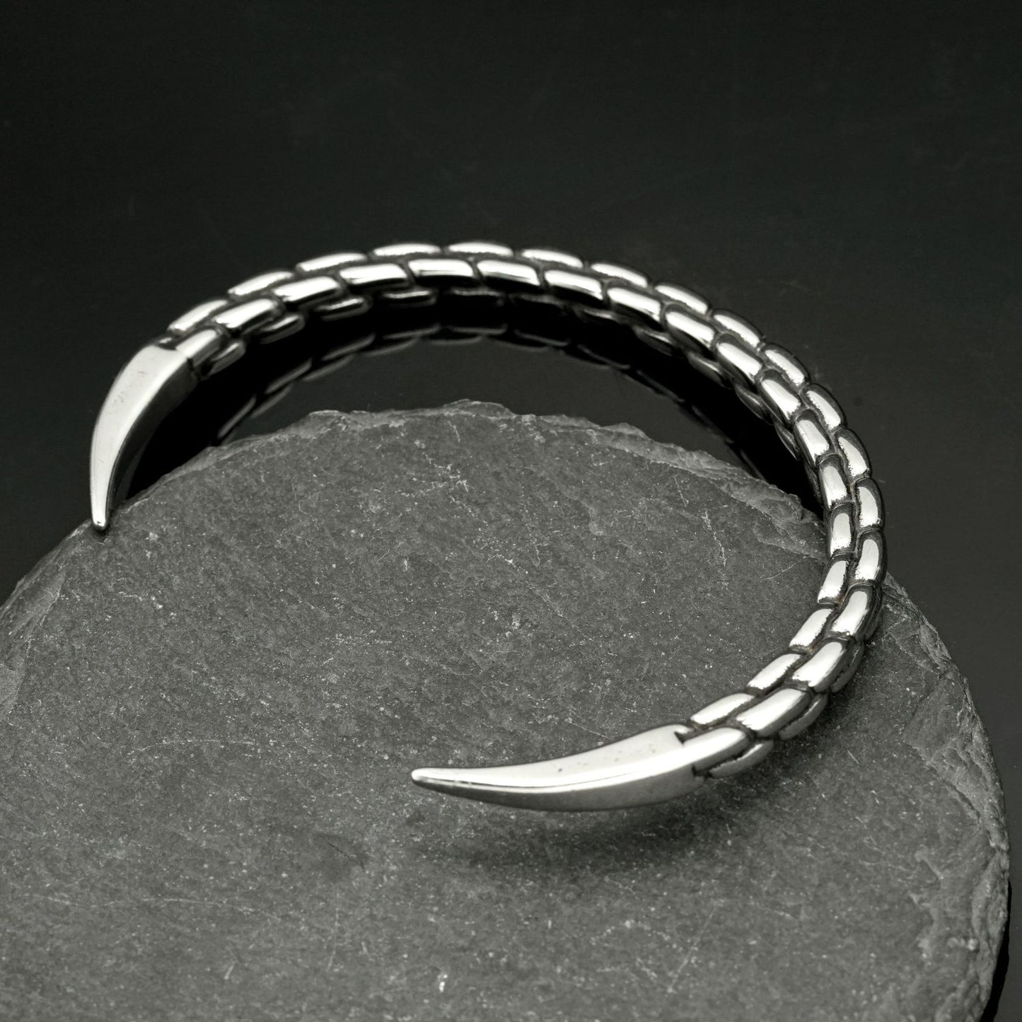 Planderful Titanium Stainless Steel Bracelet For Men And Women Retro Stone Pattern Unisex Statement