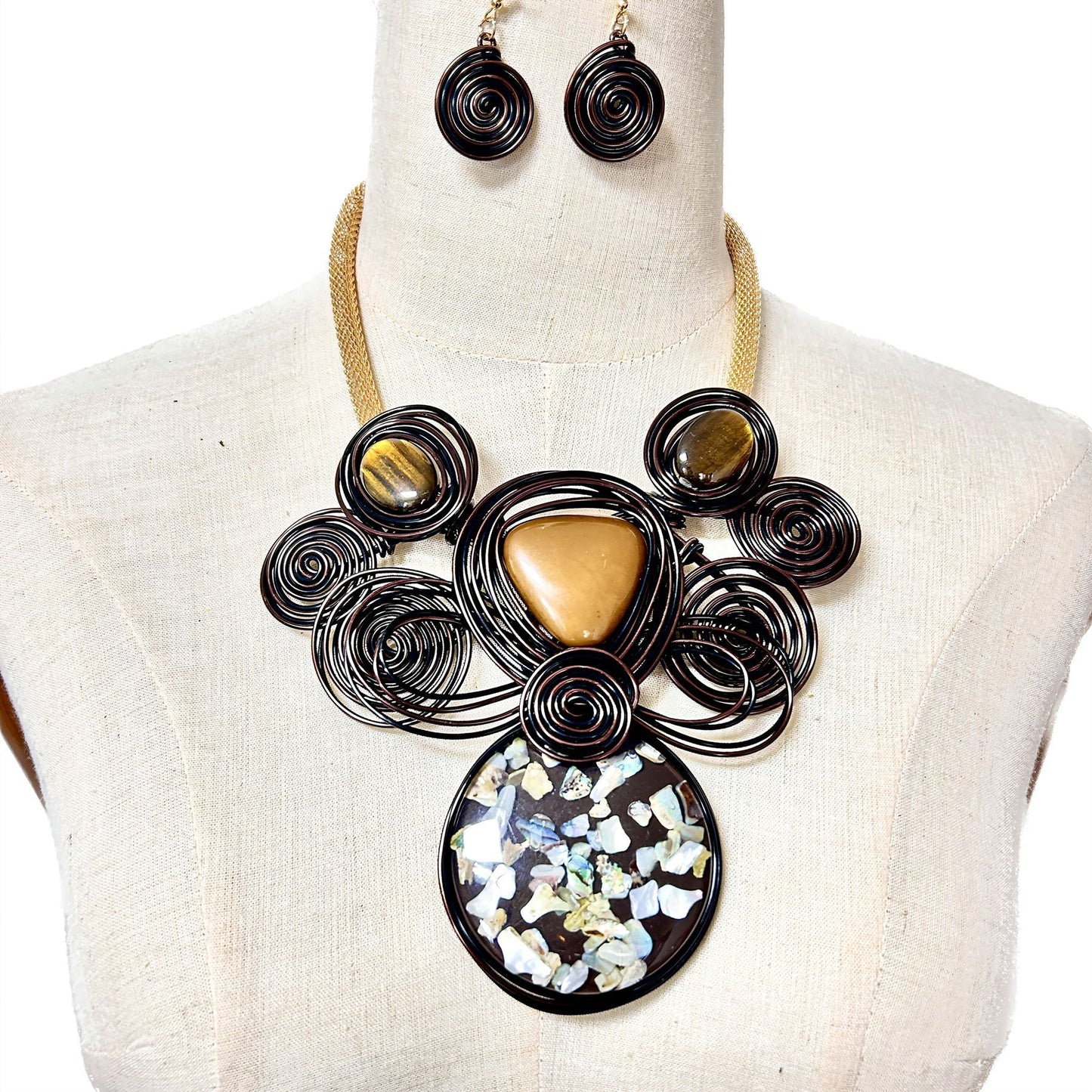 Baroque Vintage Raden Pendant and Earrings Set