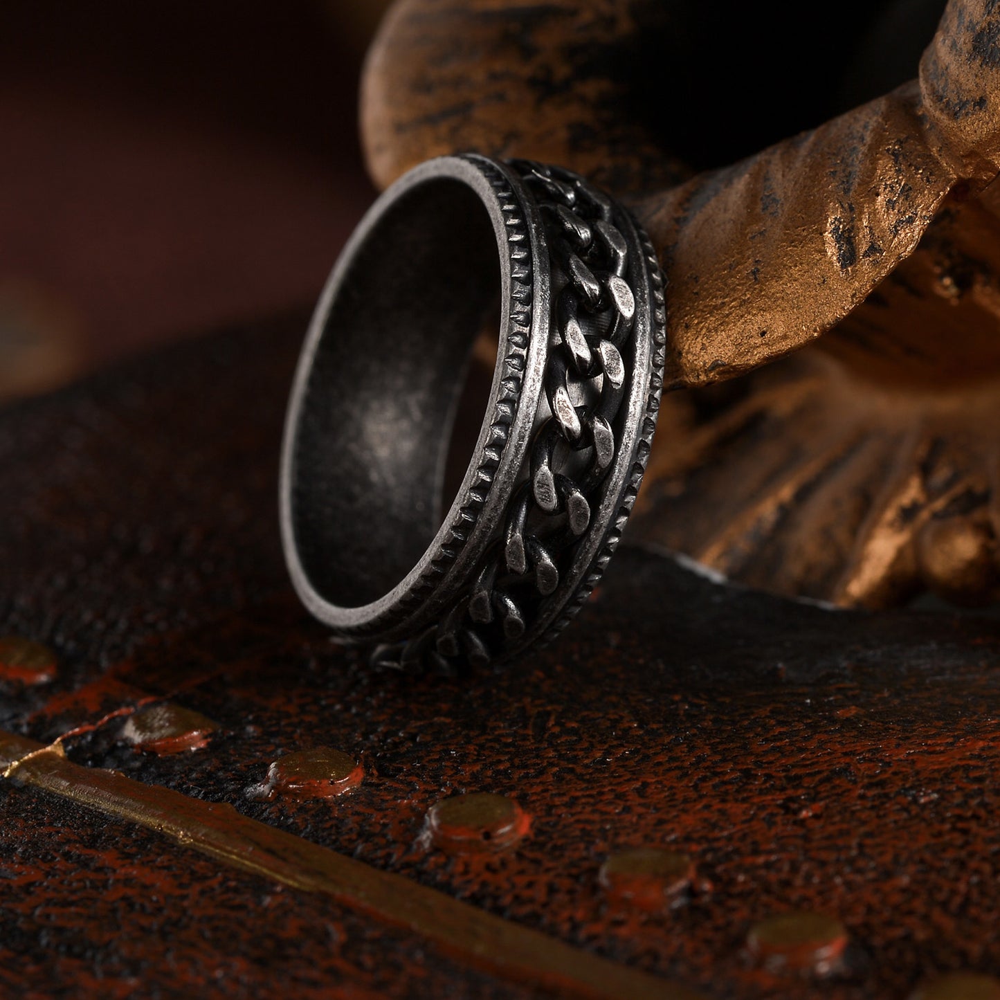 Planderful Everyday Genie Rotating Chain Ring For Men And Unisex Embossed Stainless Steel Silver