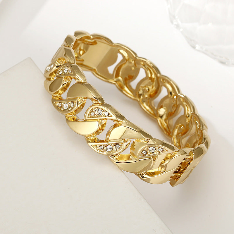 Golden Twist Link Bracelet for Women - Vienna Verve Collection by Planderful