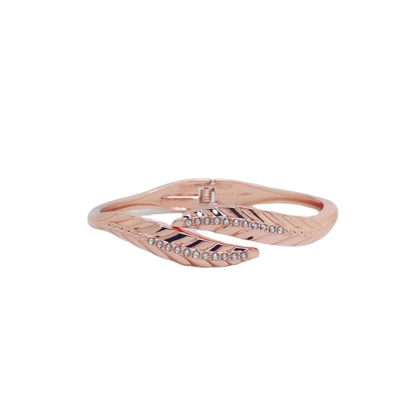 Glamorous Korean Leaf Gold Bracelet with Elegant Craftsmanship