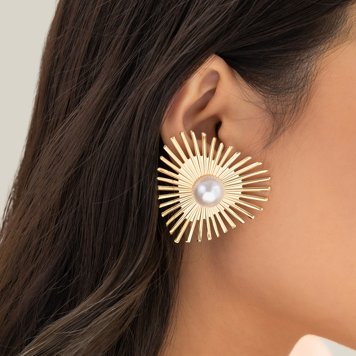 Heartfelt Pearl Earrings for Fashion-forward Females