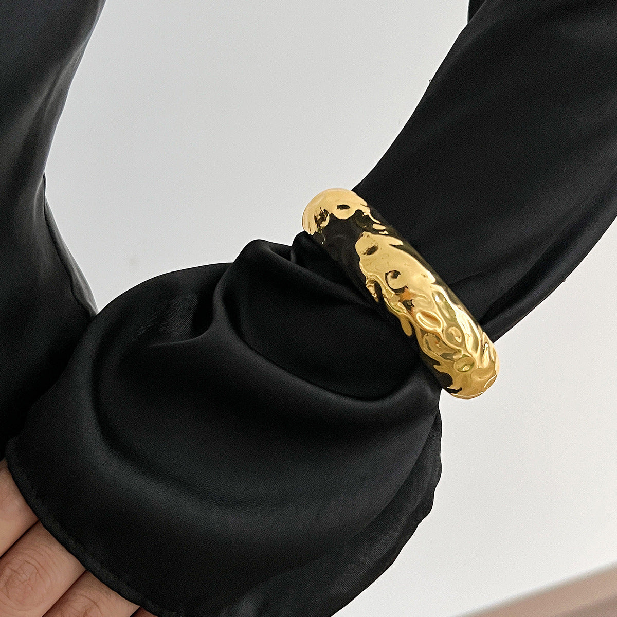 Bracelet Liquid Metal Smooth Spring Bracelet Geometric Wind Texture Wide Bracelet