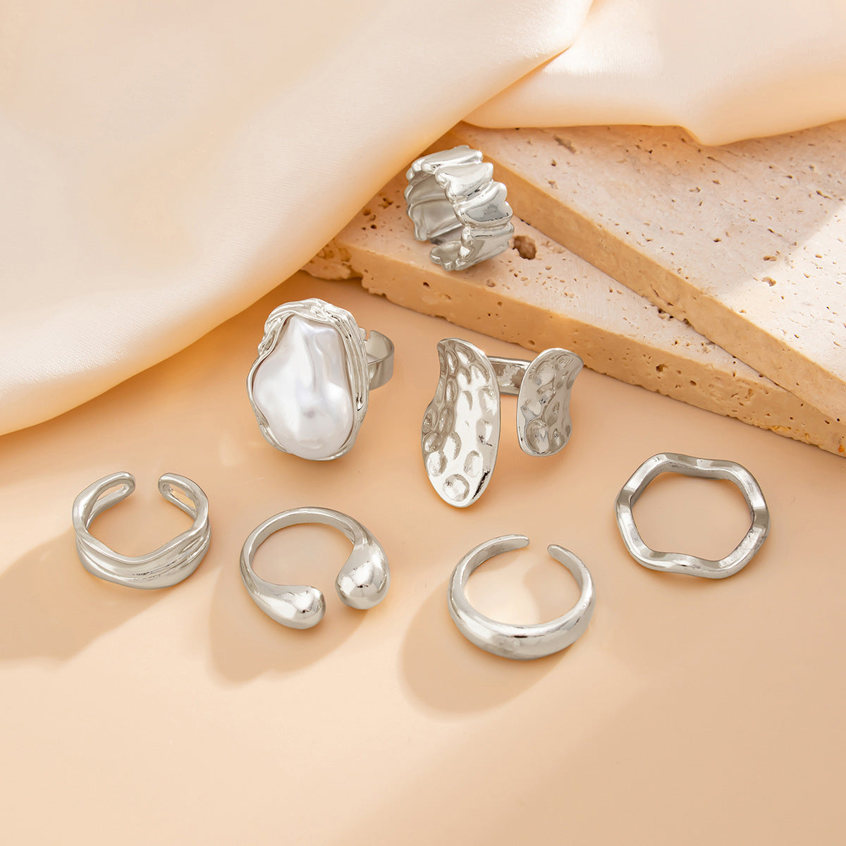 Planderful Vienna Verve Ring Set – Elegant Baroque Imitation Pearl Design