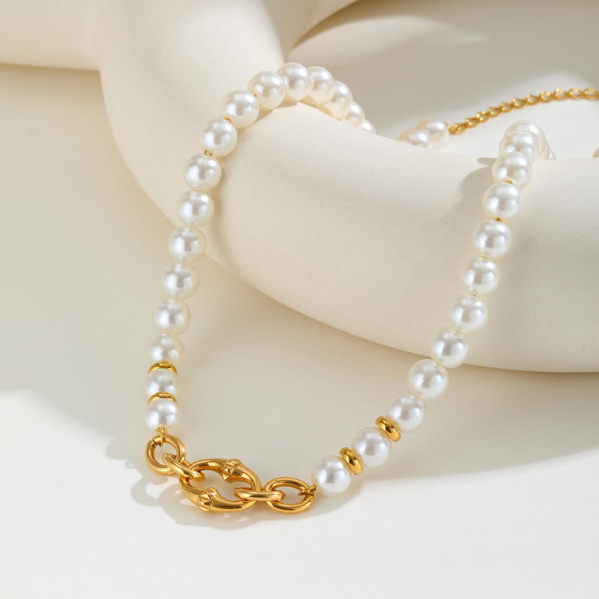 French Elegant Clavicle Chain Stainless Steel Rivet Oval Imitation Pearl Beaded Necklace