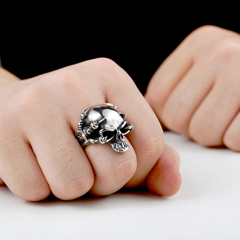 Punk-Inspired Titanium Steel Skull Claw Ring for Men - Wholesale Retro Jewelry