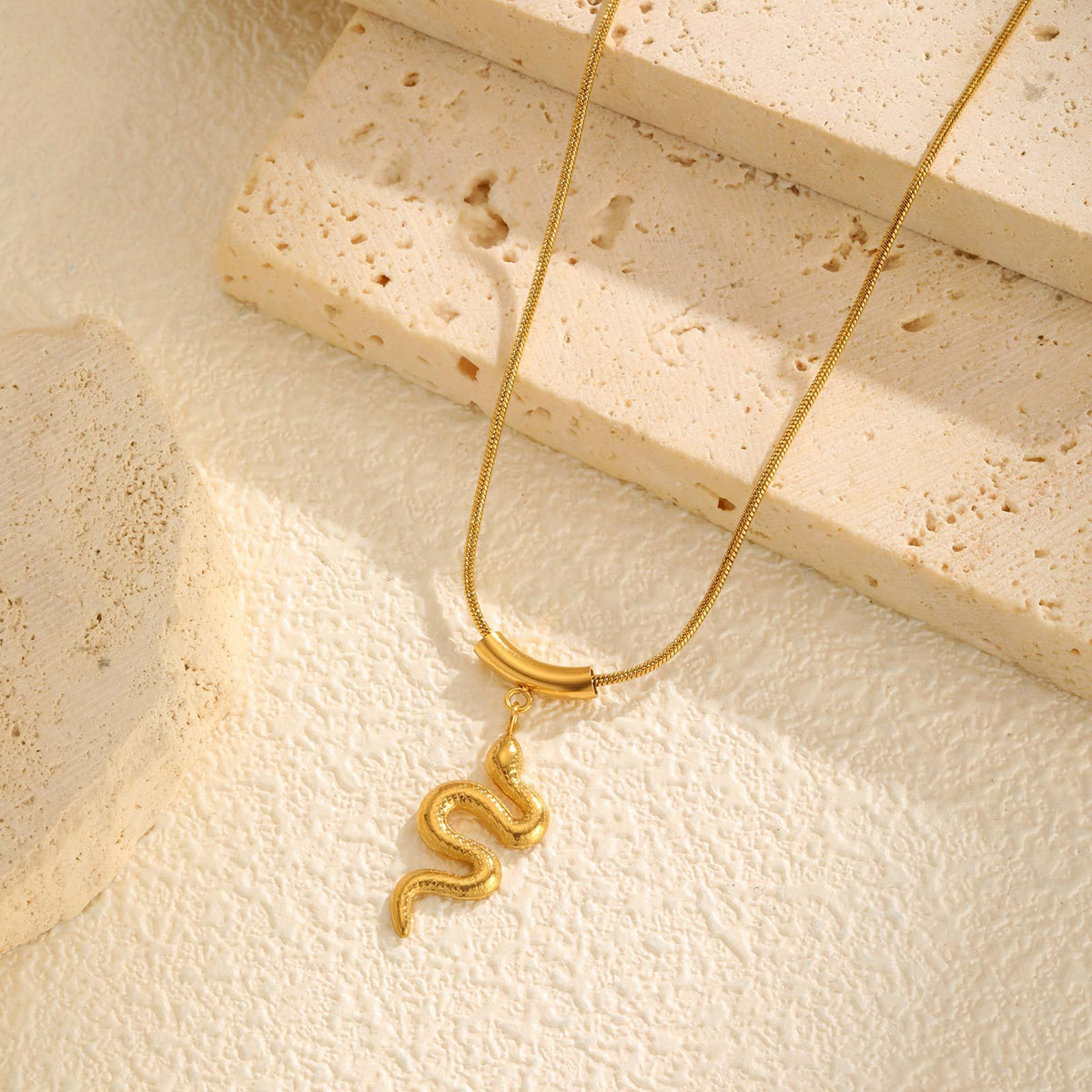 Stainless Steel Gold-Plated Round Snake Chain Snake Pendant Necklace Women Wind