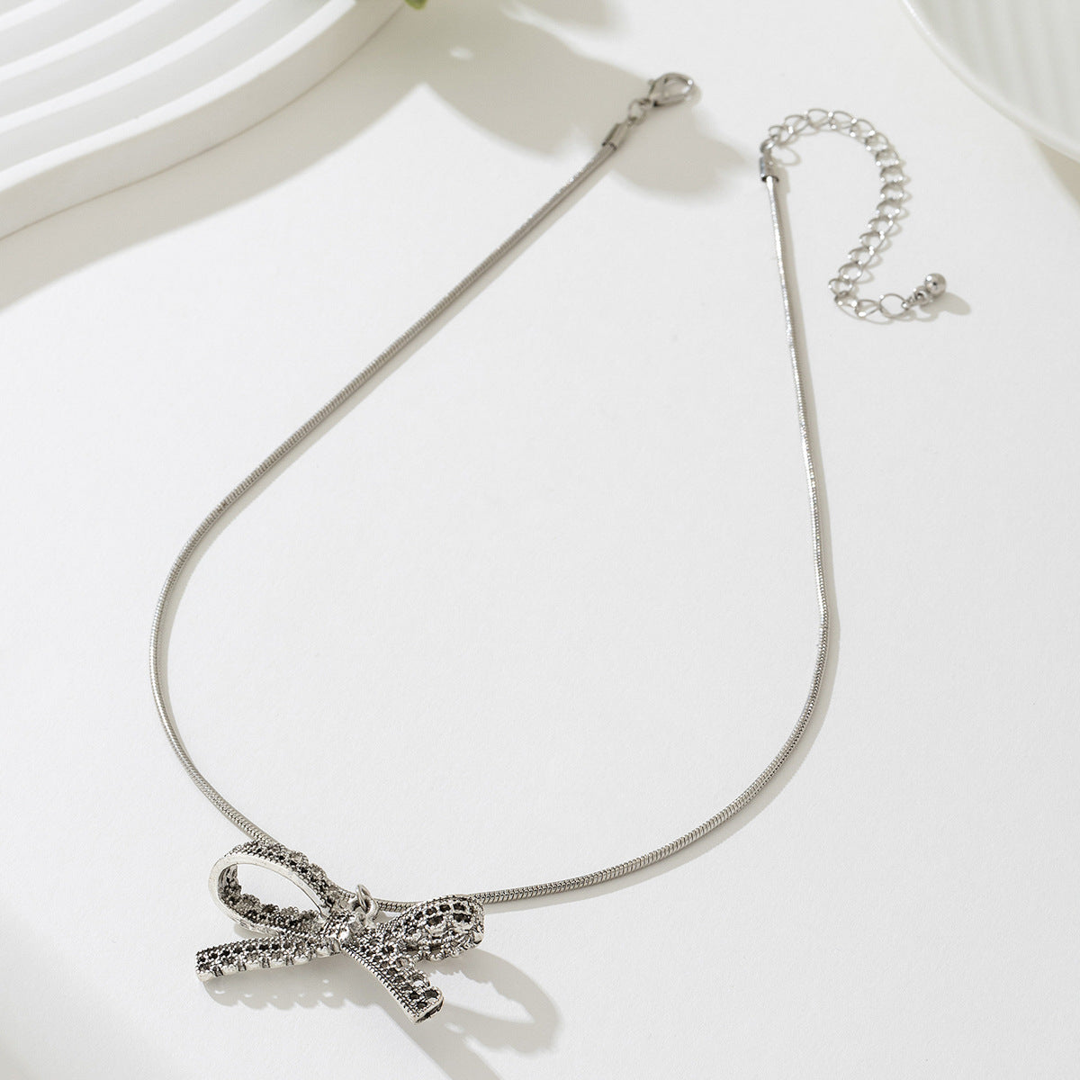 Planderful Vienna Verve Necklace – Fashionable Metal Bow Design