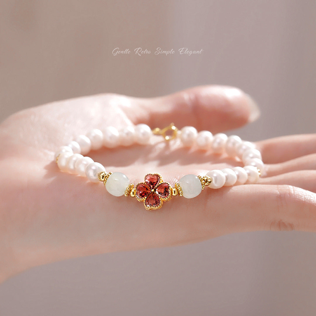 Minimalist Clover Pearl Bracelet