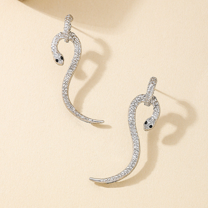 Planderful Vienna Verve Earrings – Stylish Serpentine Design for Hip Hop Aesthetics