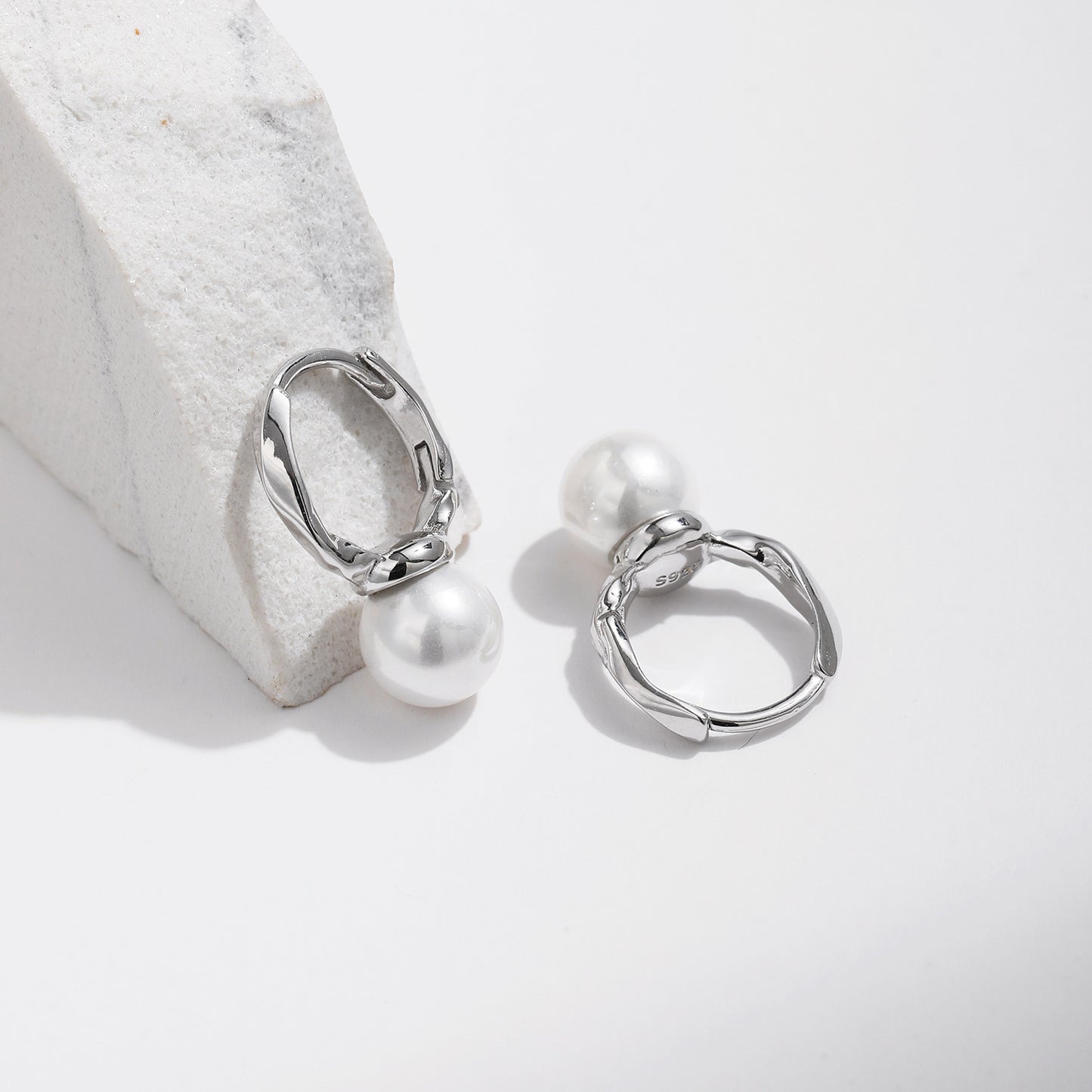 Planderful Everyday Genie Earrings – Elegant Irregular Line Design with Premium Pearls