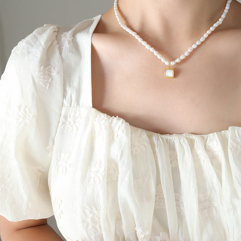 Elegant Baroque Pearl Necklace with Sea Shell Pendant - Luxurious Dinner Party Accessory