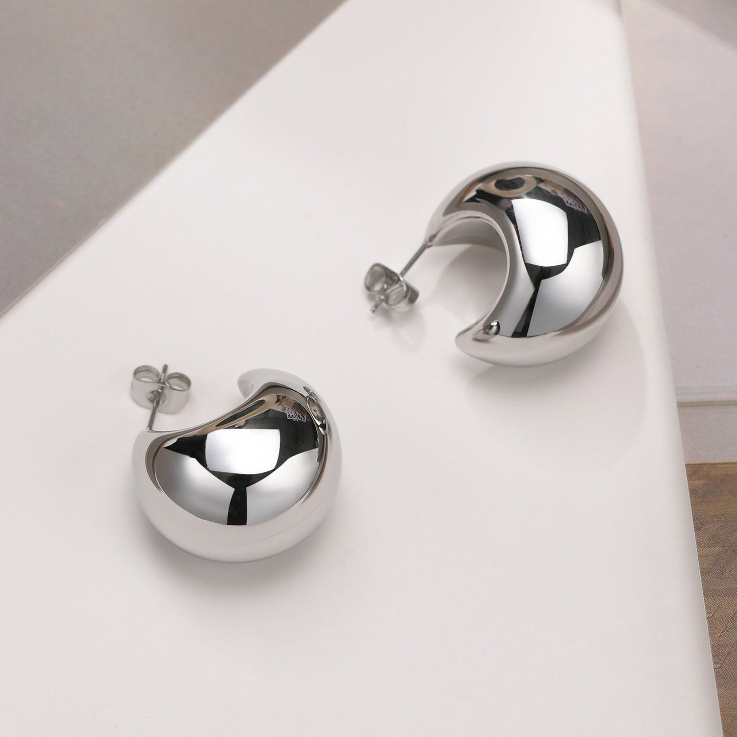 European And American Jewelry Wholesale Stainless Steel Hollow Crescent Moon Earrings Women