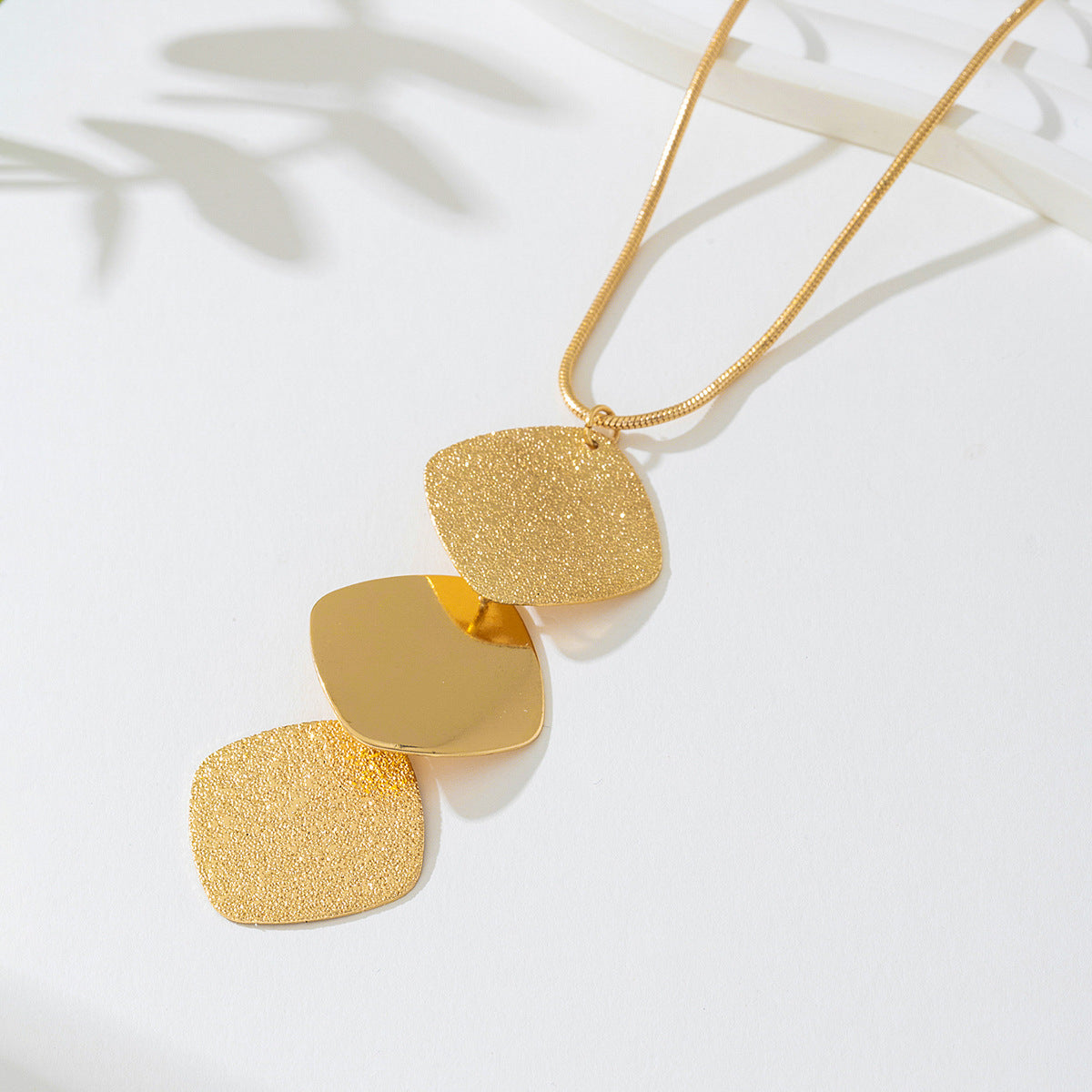 Planderful Vienna Verve Necklace – Fashionable and Versatile Design