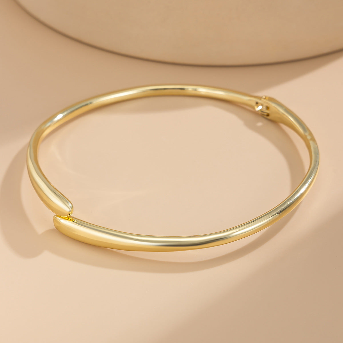 Planderful Vienna Verve Choker Necklace – Elegant Cold Metal Design